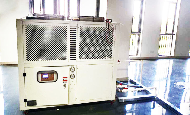 模具、吹塑、行業(yè)冷卻用箱體式冷水機(jī)