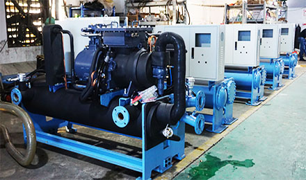 螺桿式冷水機中壓縮機出現震動、噪音大是由什么造成？